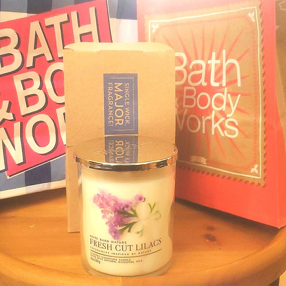 Fresh Cut Lilacs 8oz White Barn / Bath & Works Scented Single Wick Candle NWT